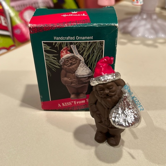 Hallmark Keepsake “A Kiss from Santa” Ornament - Picture 1 of 3